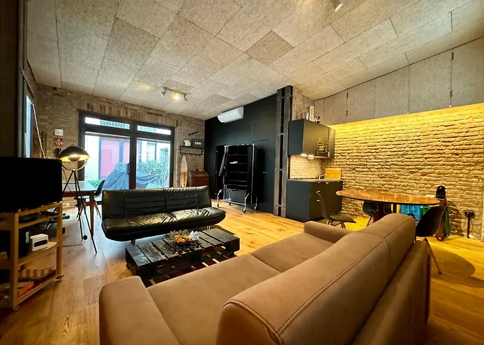 Luxury Wood Loft Apartment *