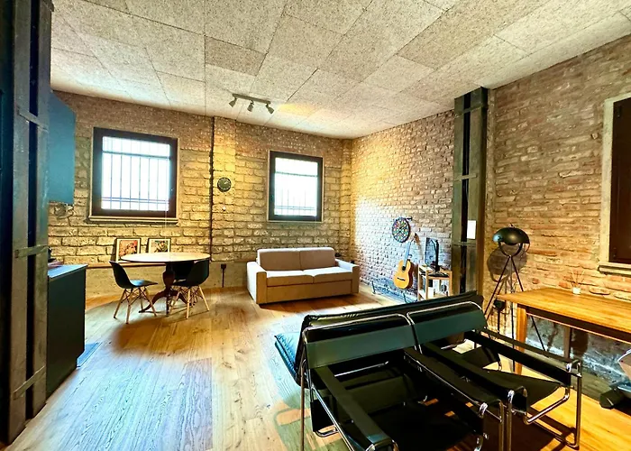 Luxury Wood Loft Apartment *
